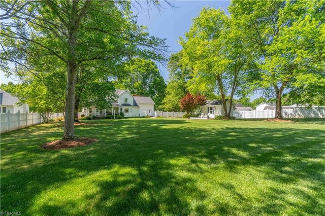 325 Creekside Drive, High Point, NC 27265