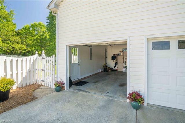 325 Creekside Drive, High Point, NC 27265