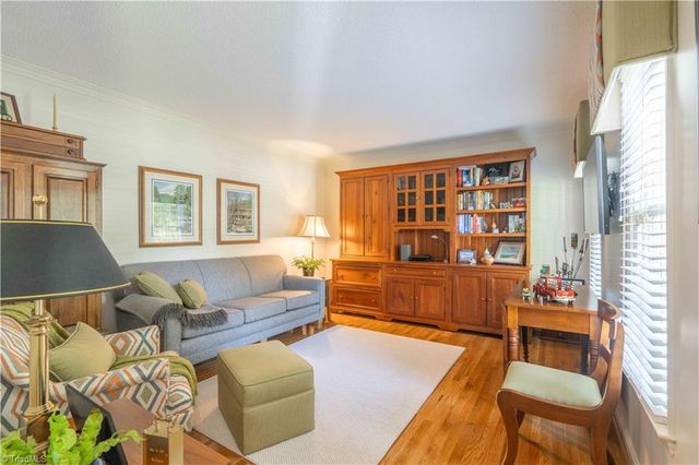 325 Creekside Drive, High Point, NC 27265
