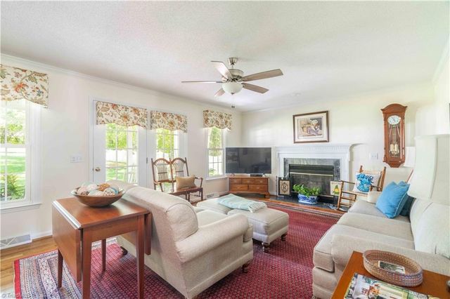325 Creekside Drive, High Point, NC 27265