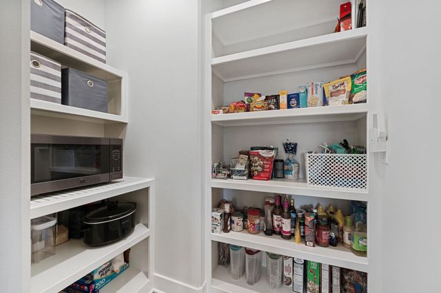 290 S Wellcrest Ct, Wichita, KS 67052