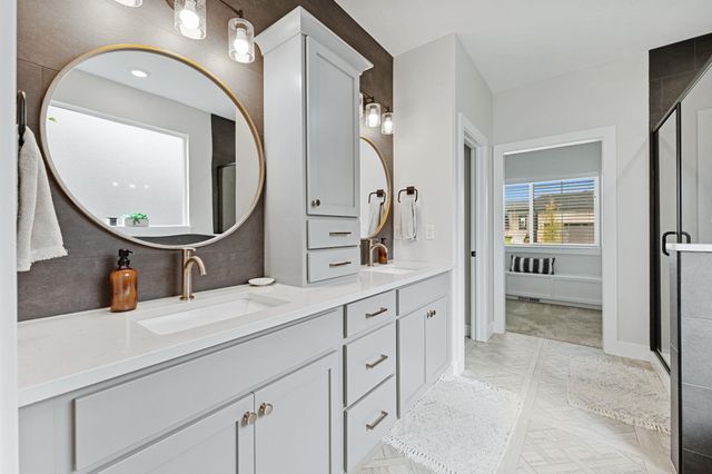 290 S Wellcrest Ct, Wichita, KS 67052