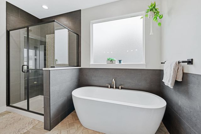 290 S Wellcrest Ct, Wichita, KS 67052