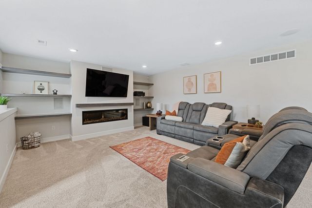 290 S Wellcrest Ct, Wichita, KS 67052