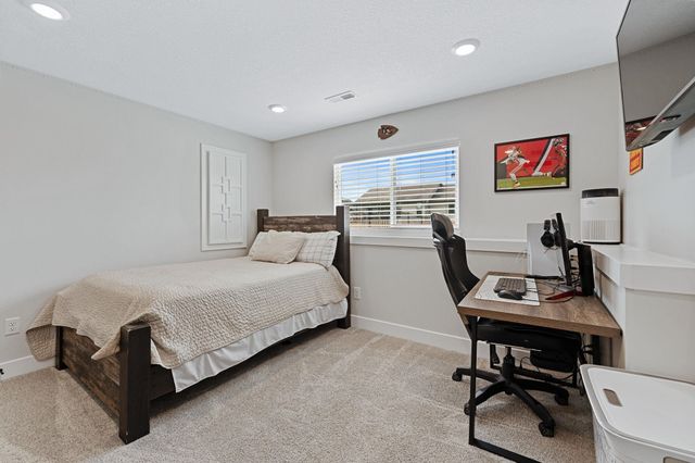 290 S Wellcrest Ct, Wichita, KS 67052