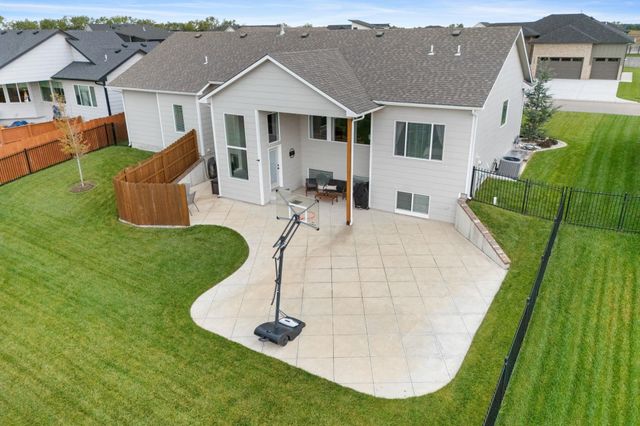 290 S Wellcrest Ct, Wichita, KS 67052