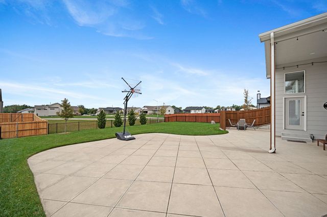 290 S Wellcrest Ct, Wichita, KS 67052