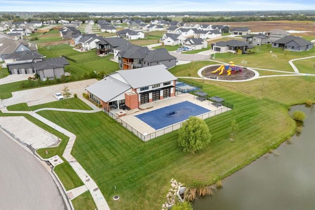 290 S Wellcrest Ct, Wichita, KS 67052