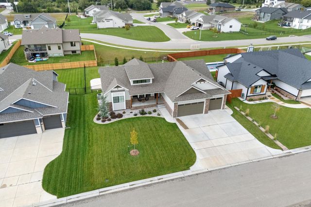 290 S Wellcrest Ct, Wichita, KS 67052