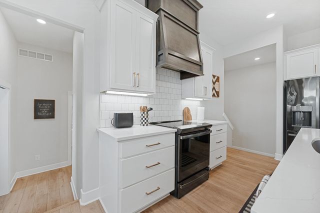 290 S Wellcrest Ct, Wichita, KS 67052