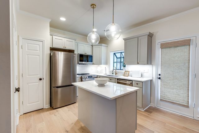 2018 Stokes Ln, Nashville, TN 37215