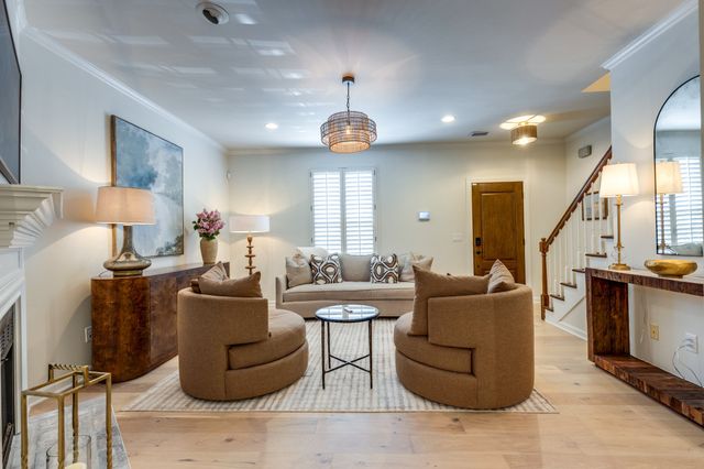 2018 Stokes Ln, Nashville, TN 37215