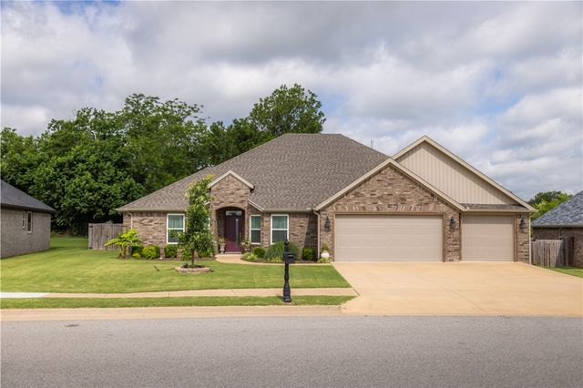 2304 Carl Street, Siloam Springs, AR 72761