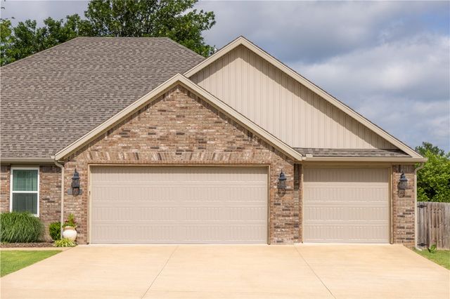 2304 Carl Street, Siloam Springs, AR 72761