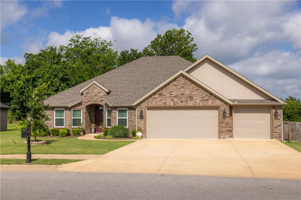 2304 Carl Street, Siloam Springs, AR 72761