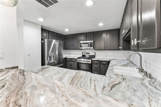 5401 Zelzah 114, Encino, CA 91316