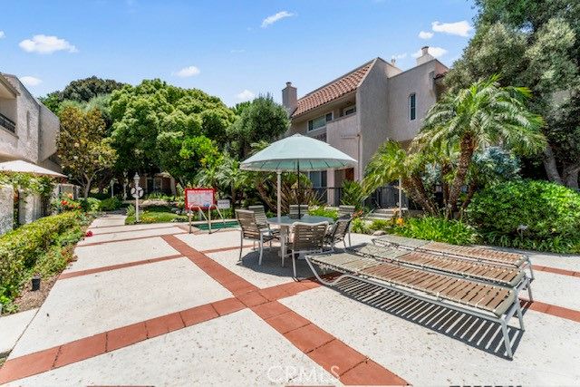 5401 Zelzah 114, Encino, CA 91316