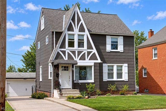 568 Darlington Drive, Bedford, OH 44146