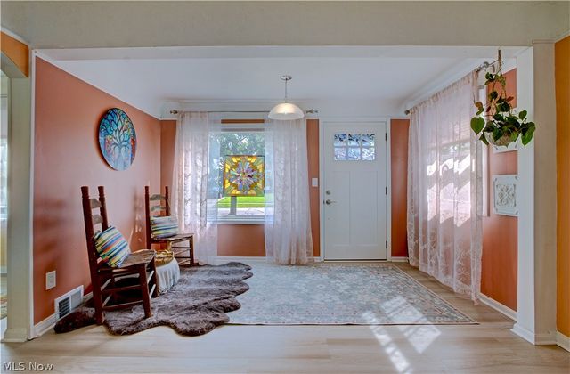 568 Darlington Drive, Bedford, OH 44146