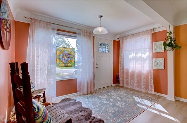568 Darlington Drive, Bedford, OH 44146
