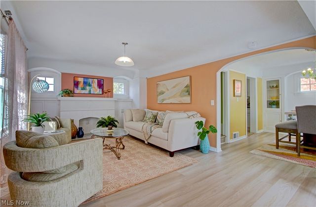 568 Darlington Drive, Bedford, OH 44146