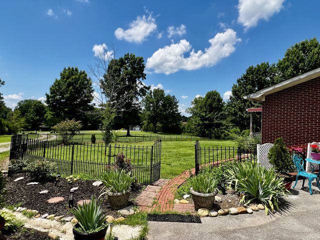 1057 S Ellington Pkwy, Lewisburg, TN 37091