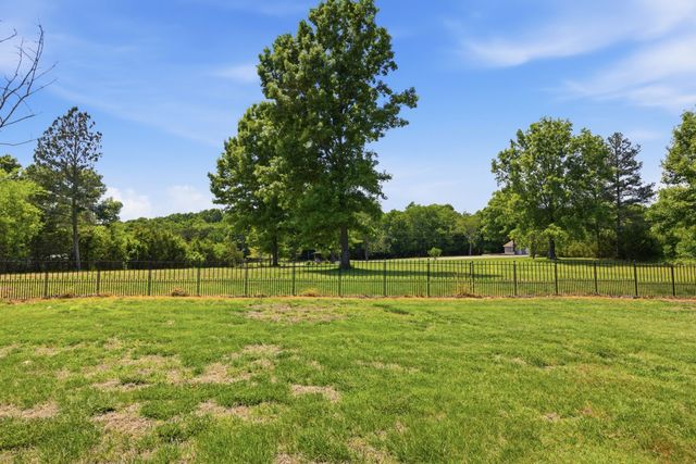 1057 S Ellington Pkwy, Lewisburg, TN 37091