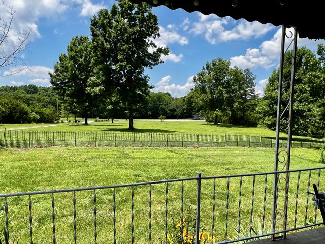 1057 S Ellington Pkwy, Lewisburg, TN 37091