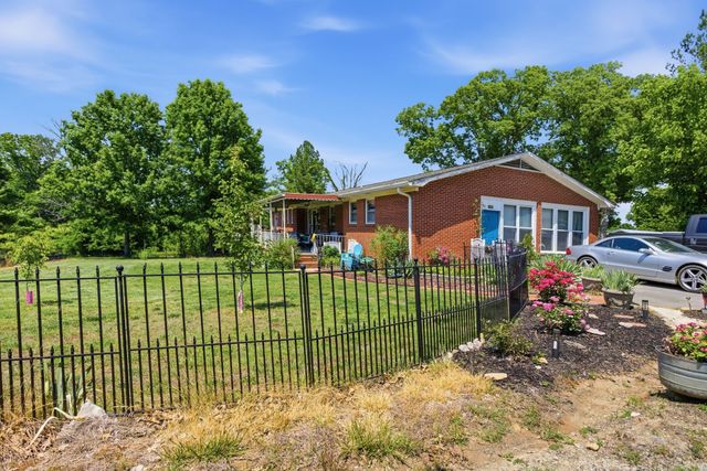 1057 S Ellington Pkwy, Lewisburg, TN 37091