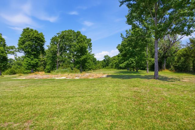 1057 S Ellington Pkwy, Lewisburg, TN 37091