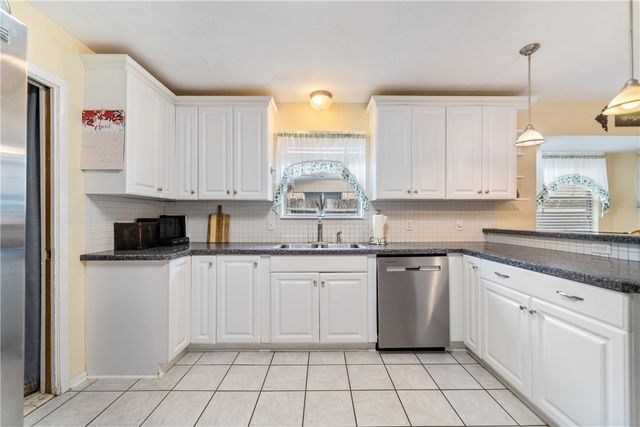 311 Seco Dr, Portland, TX 78374