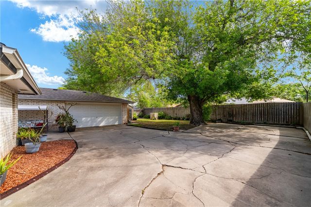 311 Seco Dr, Portland, TX 78374