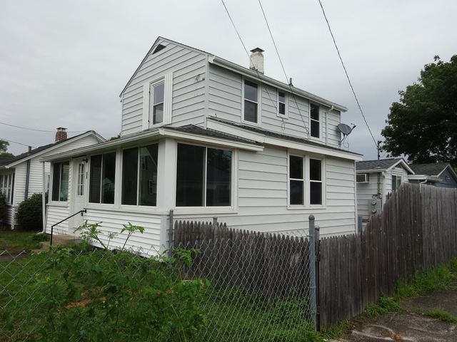 34 Bayview St, Wareham, MA 02571