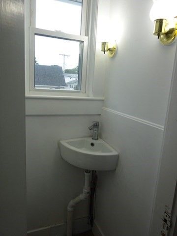 34 Bayview St, Wareham, MA 02571