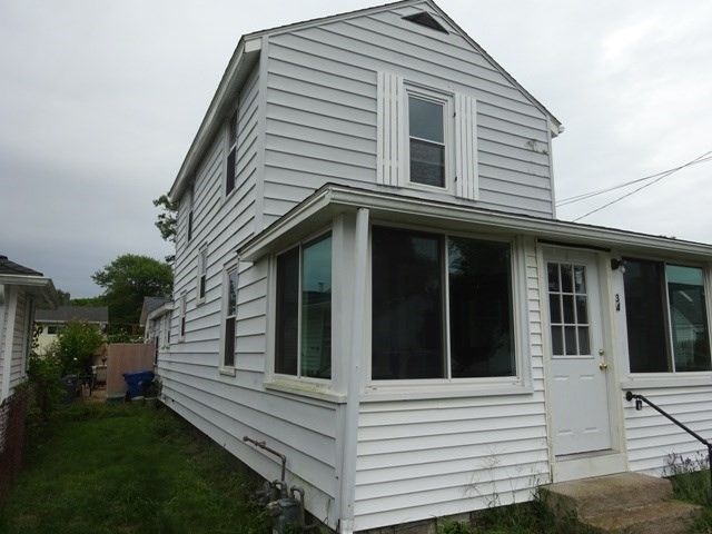 34 Bayview St, Wareham, MA 02571