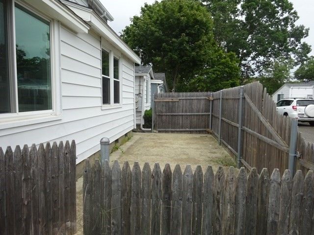 34 Bayview St, Wareham, MA 02571