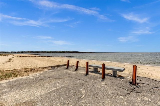 34 Bayview St, Wareham, MA 02571