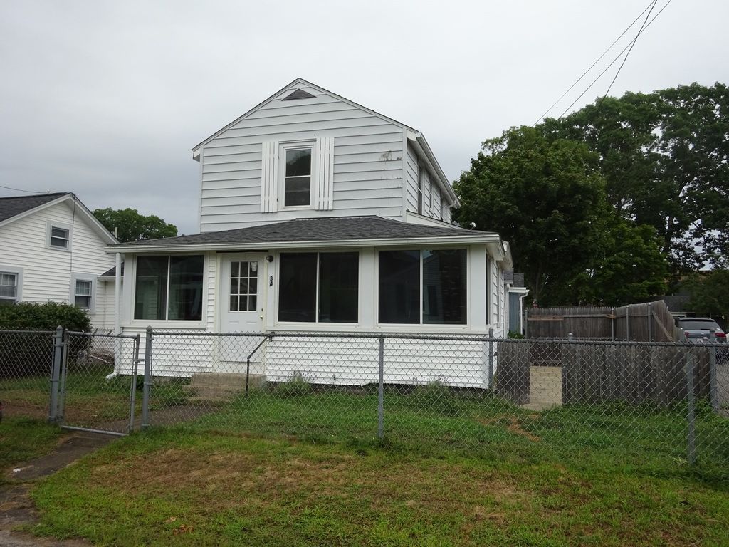 34 Bayview St, Wareham, MA 02571