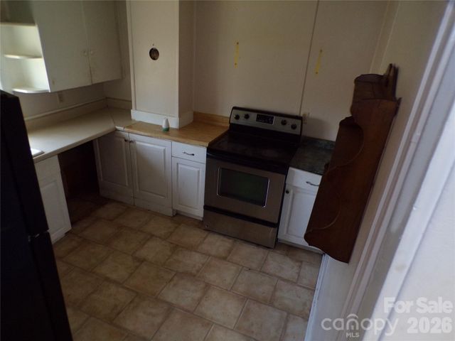 202 Honor Lane, Hendersonville, NC 28792