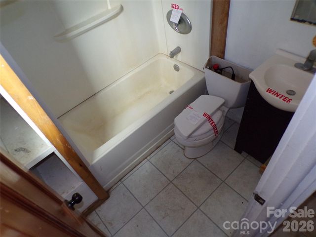 202 Honor Lane, Hendersonville, NC 28792