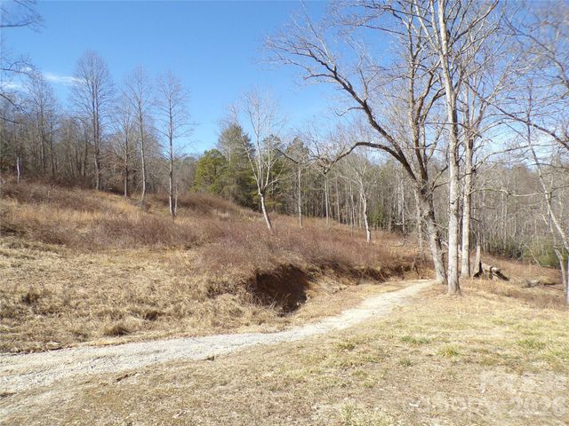 202 Honor Lane, Hendersonville, NC 28792