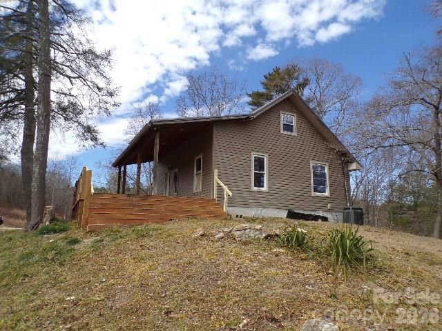 202 Honor Lane, Hendersonville, NC 28792