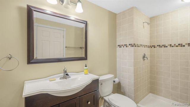 7164 Millrock Avenue, Shelby Twp, MI 48317