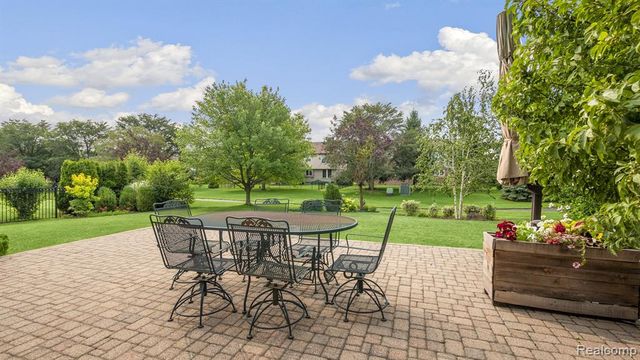 7164 Millrock Avenue, Shelby Twp, MI 48317