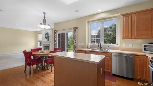 7164 Millrock Avenue, Shelby Twp, MI 48317