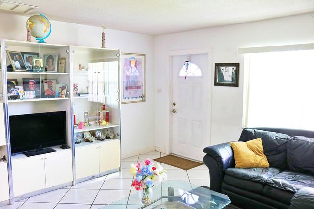 5715 NW 84th Terrace, Tamarac, FL 33321