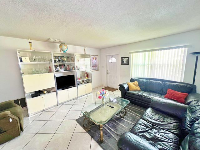 5715 NW 84th Terrace, Tamarac, FL 33321