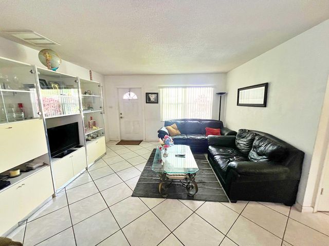 5715 NW 84th Terrace, Tamarac, FL 33321