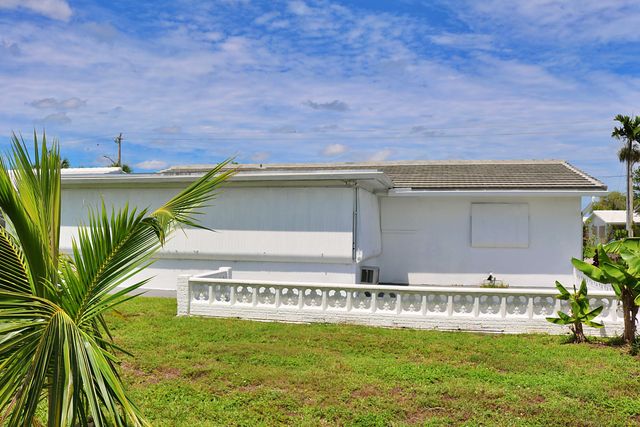 5715 NW 84th Terrace, Tamarac, FL 33321