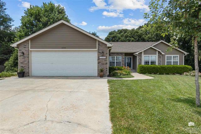 1044 Highland Ridge Drive, Manhattan, KS 66503